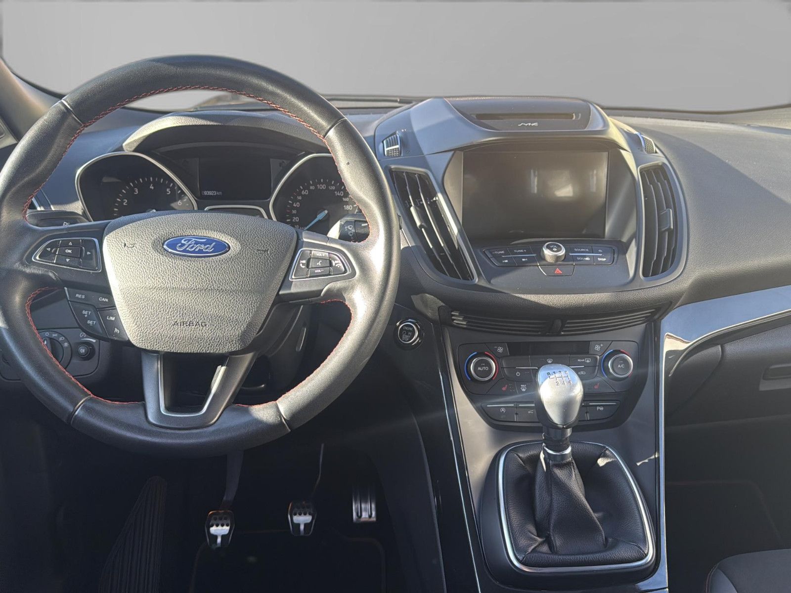 Fahrzeugabbildung Ford Kuga ST-Line/ AHK/ 1. Hand/