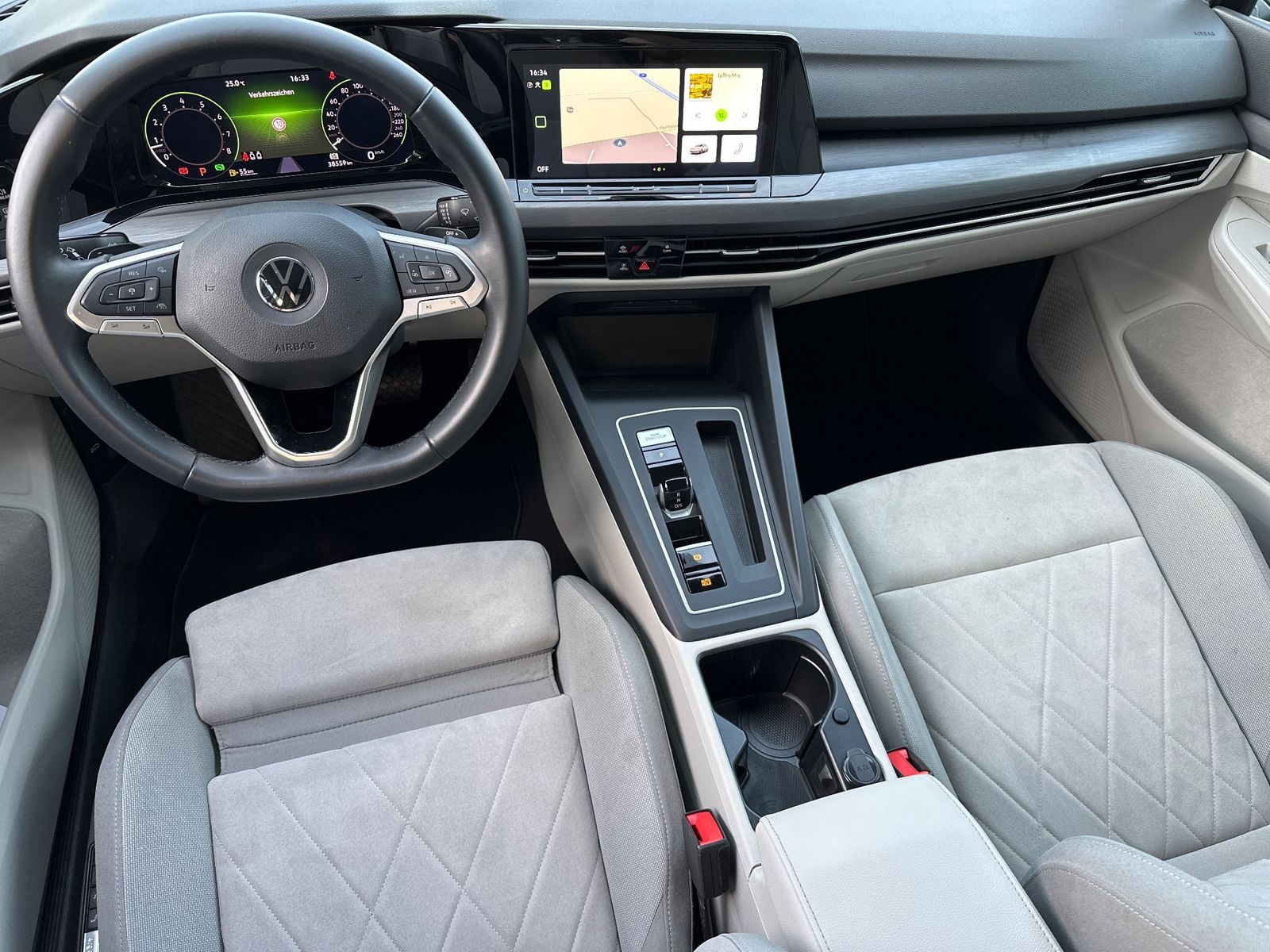 Fahrzeugabbildung Volkswagen Golf Variant 1.5 eTSI OPF DSG Style NAV+LED+ACC