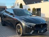 Maserati Levante Trofeo 3.8 V8 Facelift/Carbon/B&W/22' - Maserati Levante: Trofeo