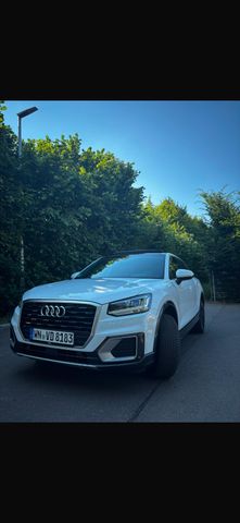 AUDI Q2 Sport 1.4 TFSI COD S tronic/Panoramadach