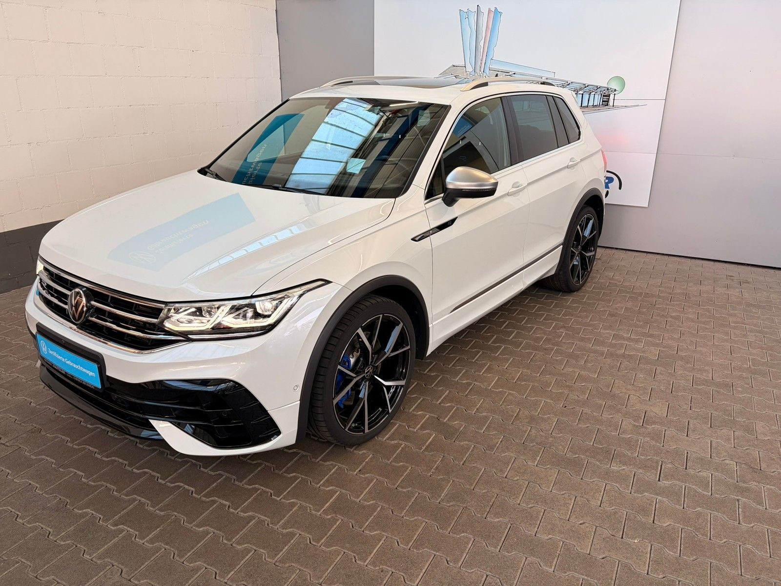 Fahrzeugabbildung Volkswagen Tiguan R 2,0 TSI DSG 4-Motion +AHK + Navi +Leder