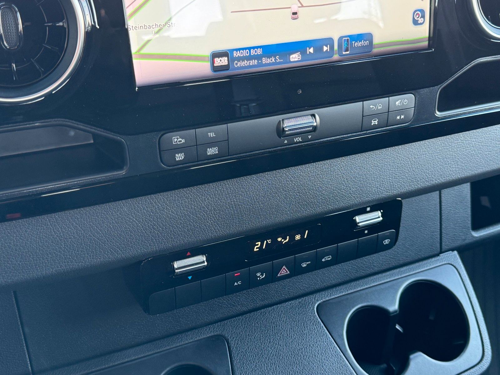 Fahrzeugabbildung Mercedes-Benz Sprinter 319 CDI 3665 DoKa Klima Kamera AHK