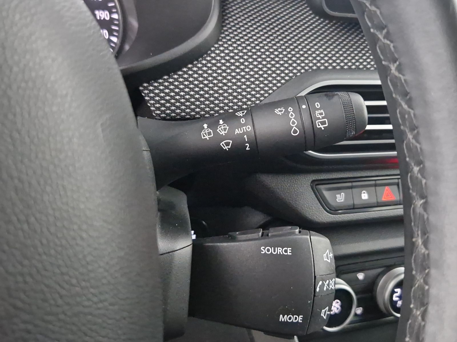 DACIA Jogger TCe 100 Eco-G Extreme+ Navi SHZ – Bild 28