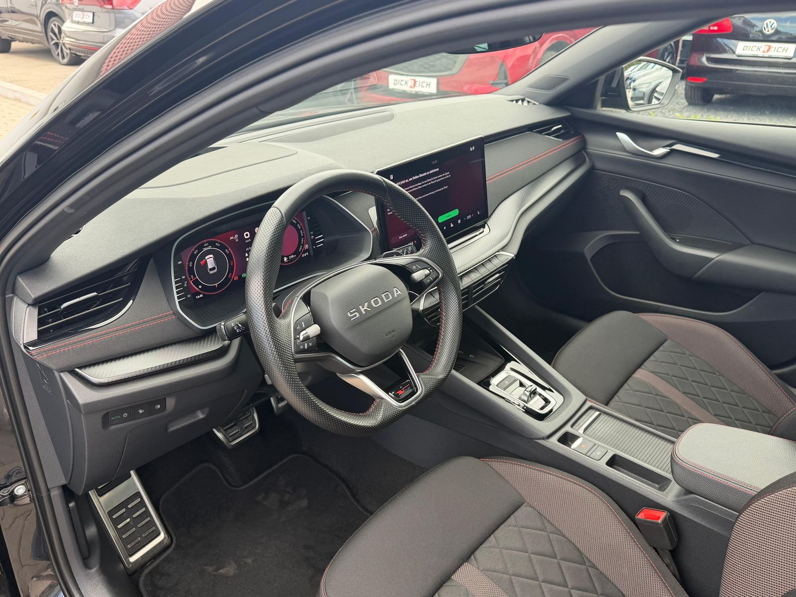 Fahrzeugabbildung SKODA Octavia 2.0 TSI 195 kW RS PANO*MATRIX*AHK*CANTON