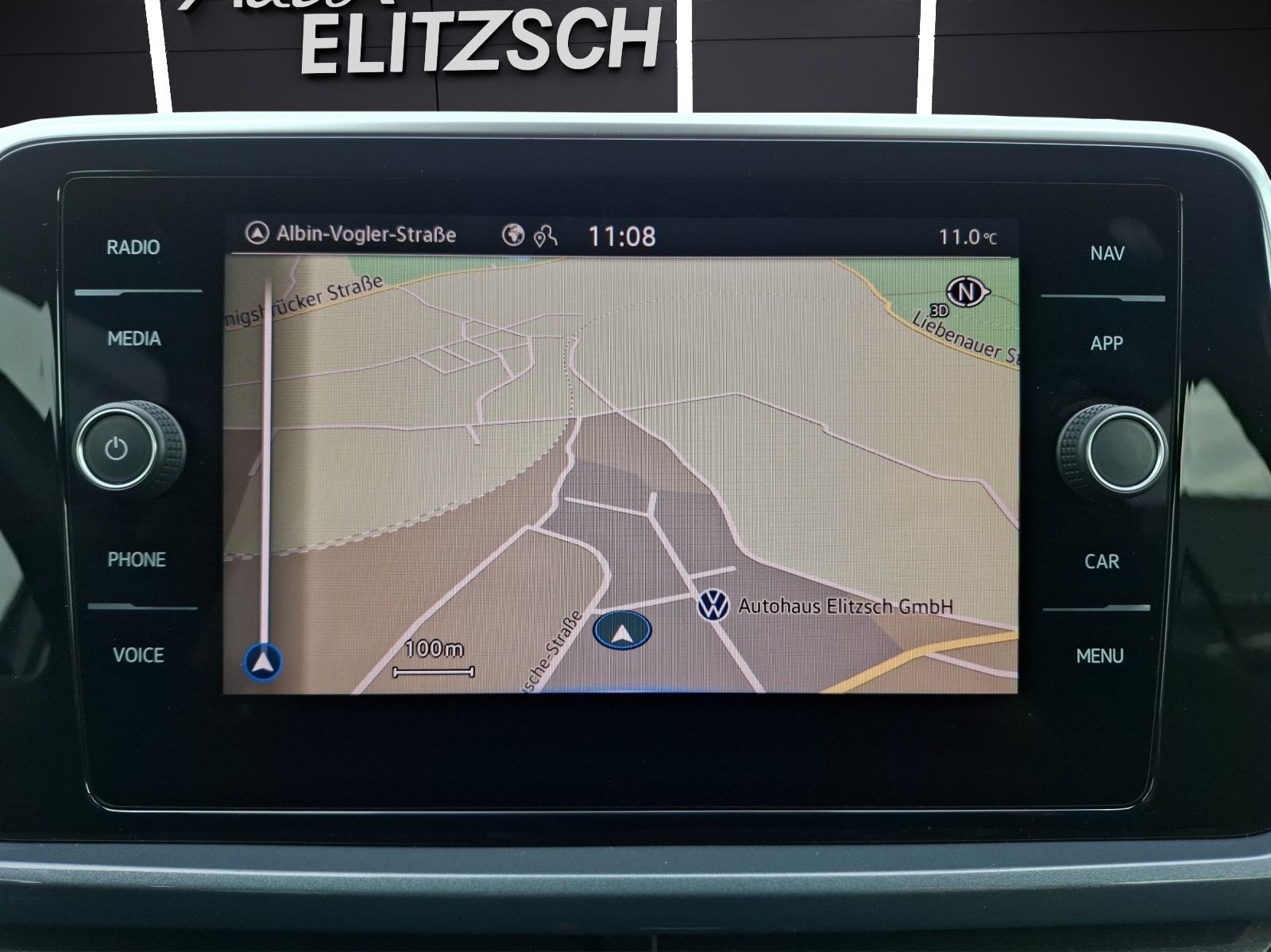 Fahrzeugabbildung Volkswagen T-Roc TSI Style LED AHK Navi AID ACC RFK SH 18"