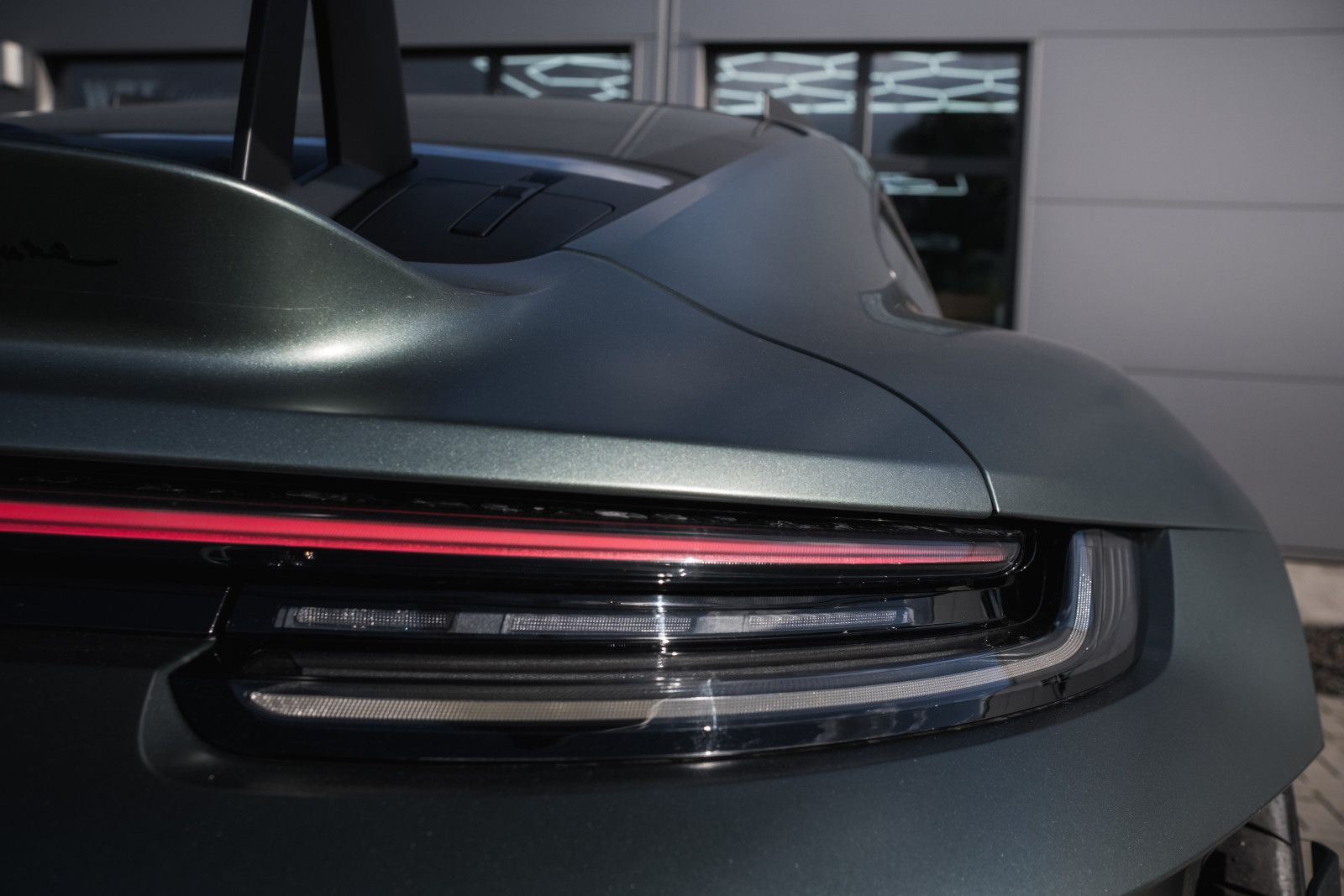 Fahrzeugabbildung Porsche 992 GT3 RS-Weissach-Lift - PTS malachitgrün-LED