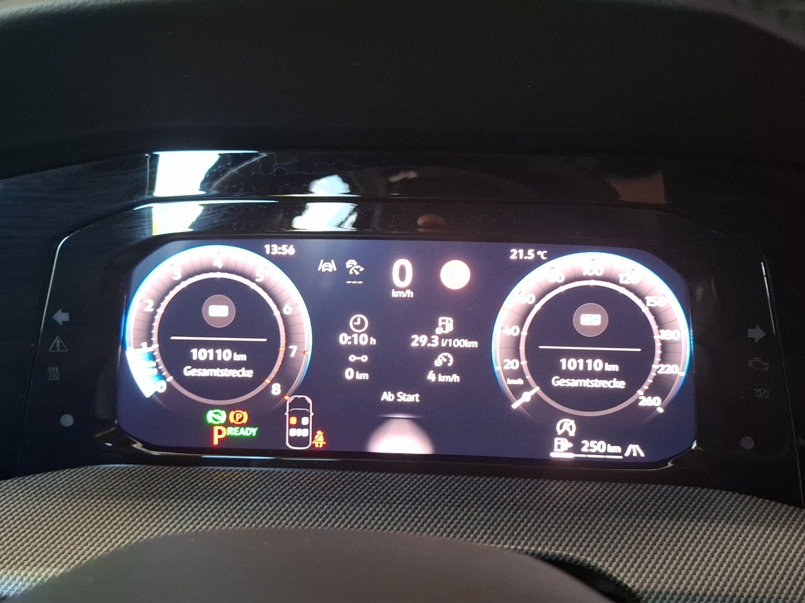 Fahrzeugabbildung Volkswagen Golf VIII Variant eTSI R-Line DSG LED Navi AID A