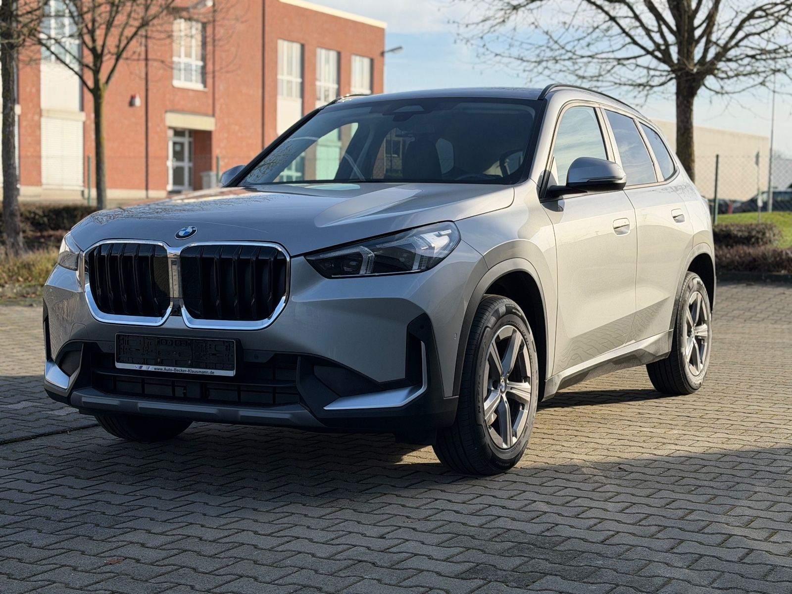 BMW X1 18d LED SPORT VOLLLEDER NAVI HARMAN foto 1