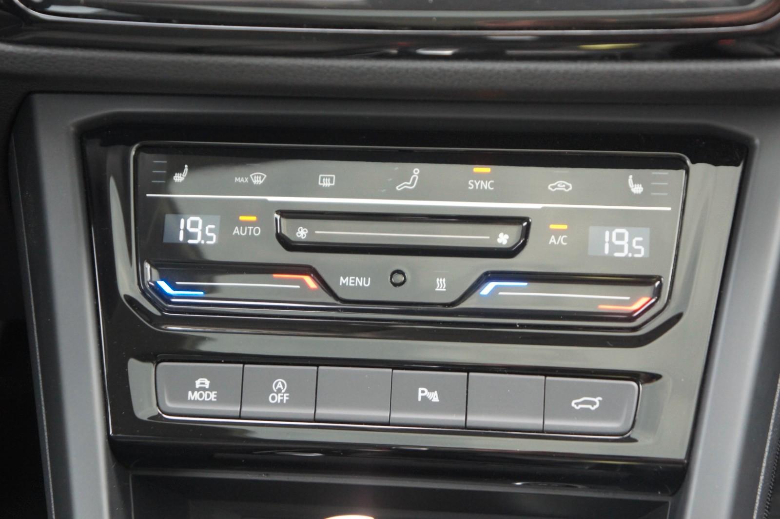 Volkswagen Touran Highline *ACC*AHK*PANO*STDHZG*KAM*MASSAGE, миниатюра 24