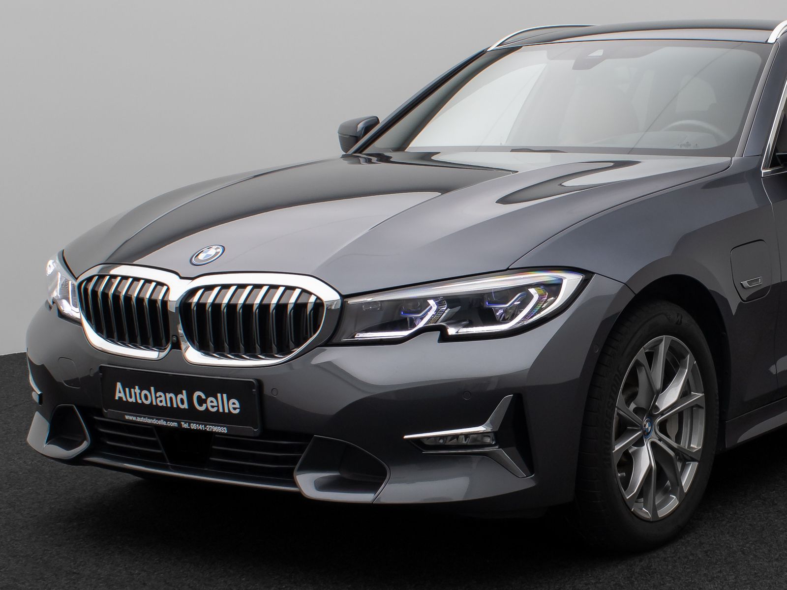 Fahrzeugabbildung BMW 330e Luxury Line 360°Laser HUD DAB HiFi Sport