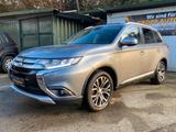 Mitsubishi Outlander Top 4WD - Mitsubishi Outlander: 7 Sitzer
