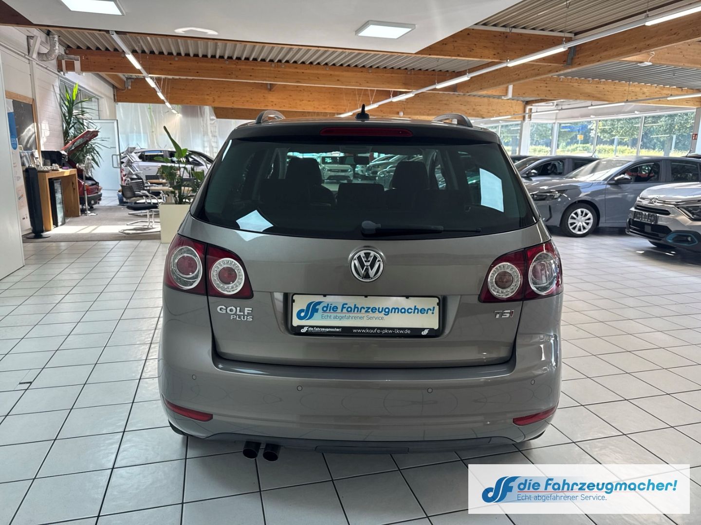 Fahrzeugabbildung Volkswagen Golf Plus VI Life Navi Dyn. Kurvenlicht 2-Zonen-