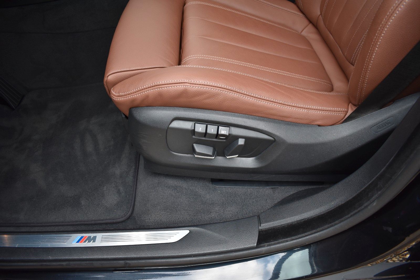 Fahrzeugabbildung BMW X6 xDrive 30 d M Sport Keyless-Go GSD HUD