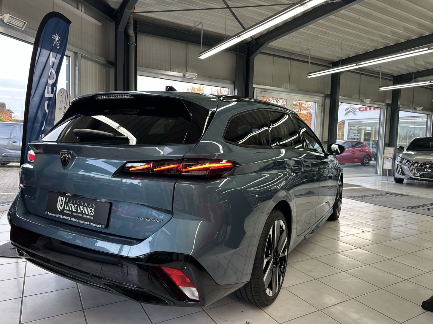 Fahrzeugabbildung Peugeot 308 SW GT Hybrid 145 e-DSC6 El. Panodach Navi