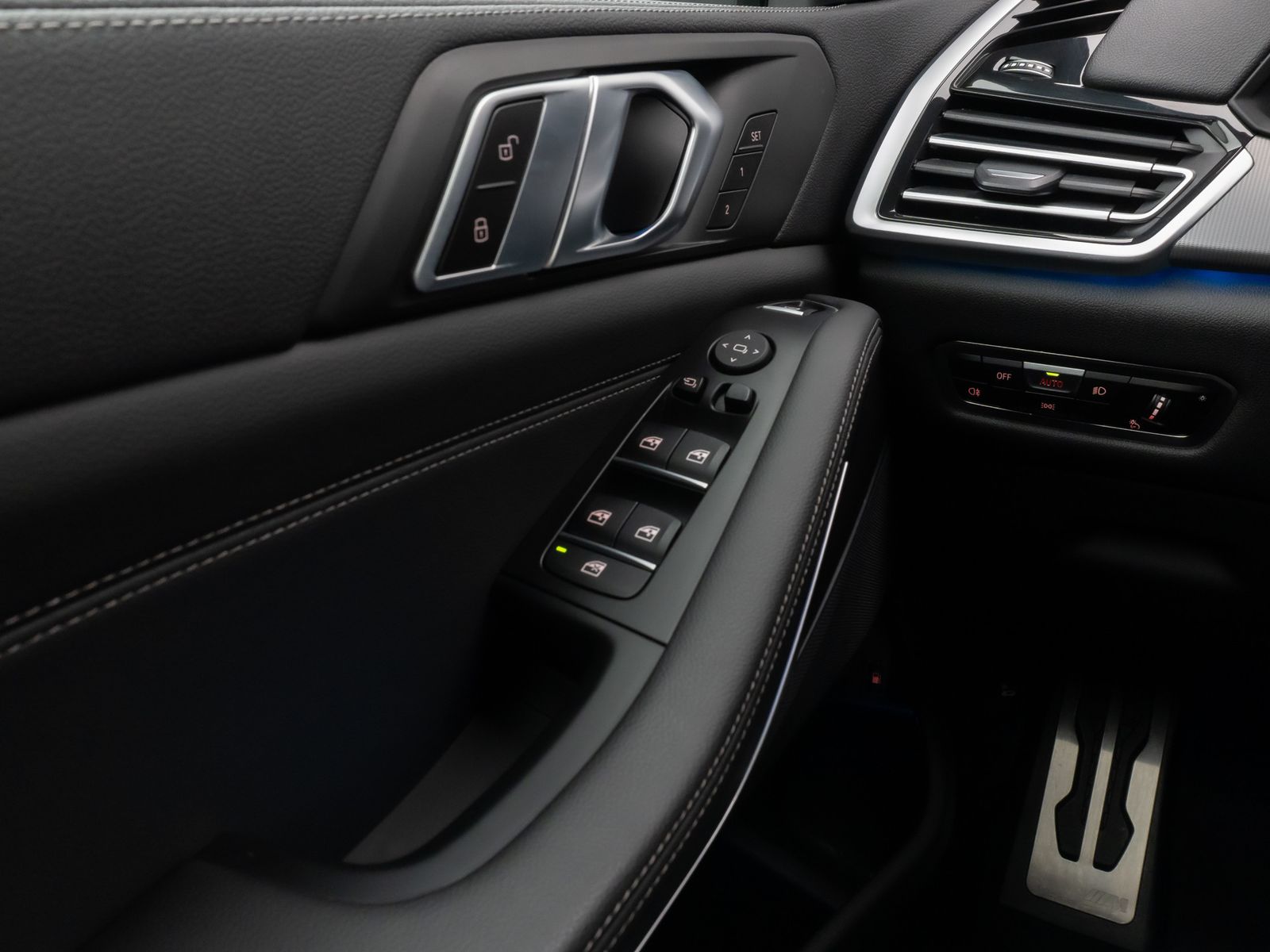 Fahrzeugabbildung BMW X5 xD45e M Sport Laser 360° HUD DAB HiFi 22Zoll