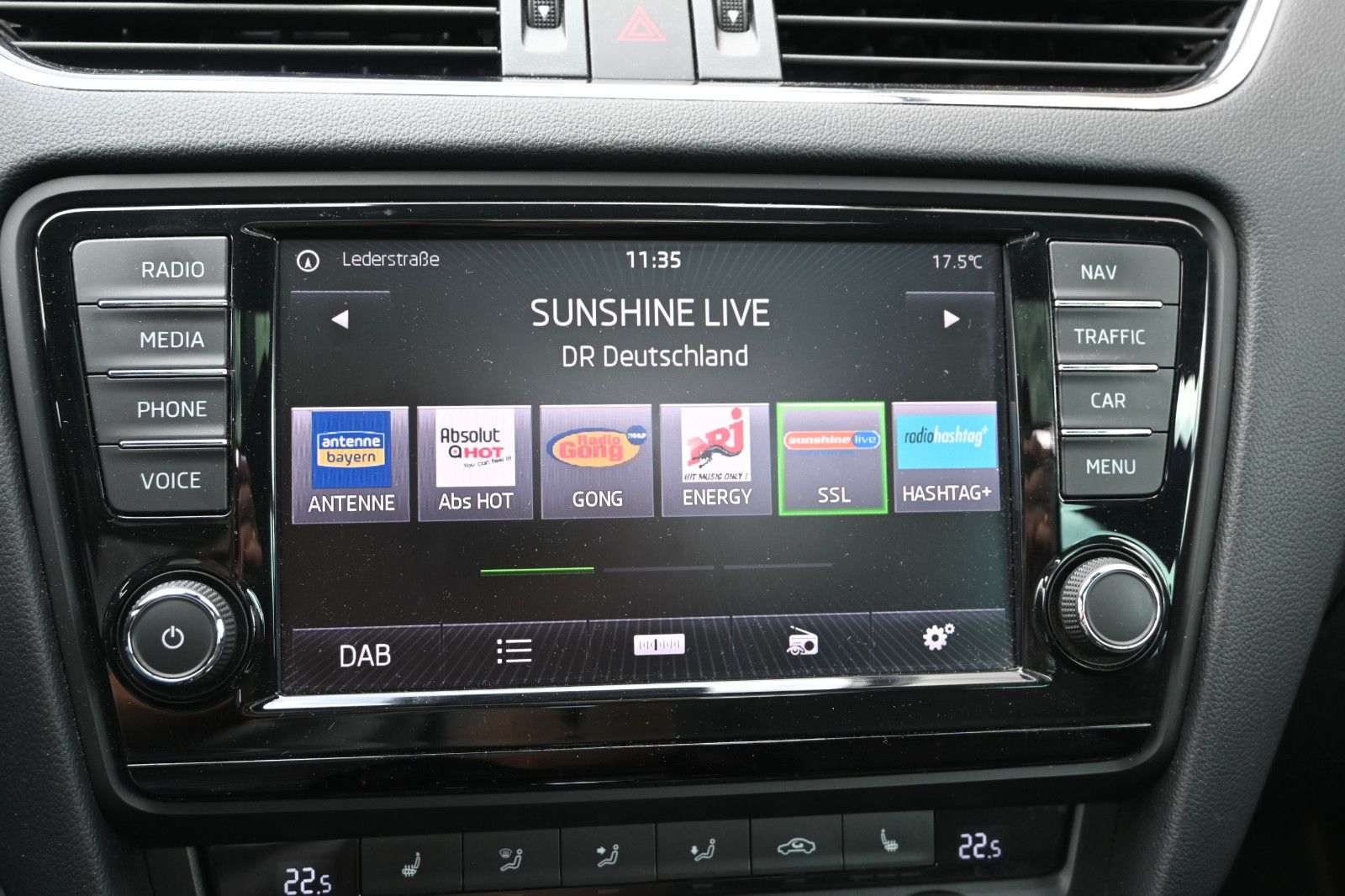 Fahrzeugabbildung SKODA Octavia 2.0 TDI Green tec DSG RS Combi °AHK°STHZ