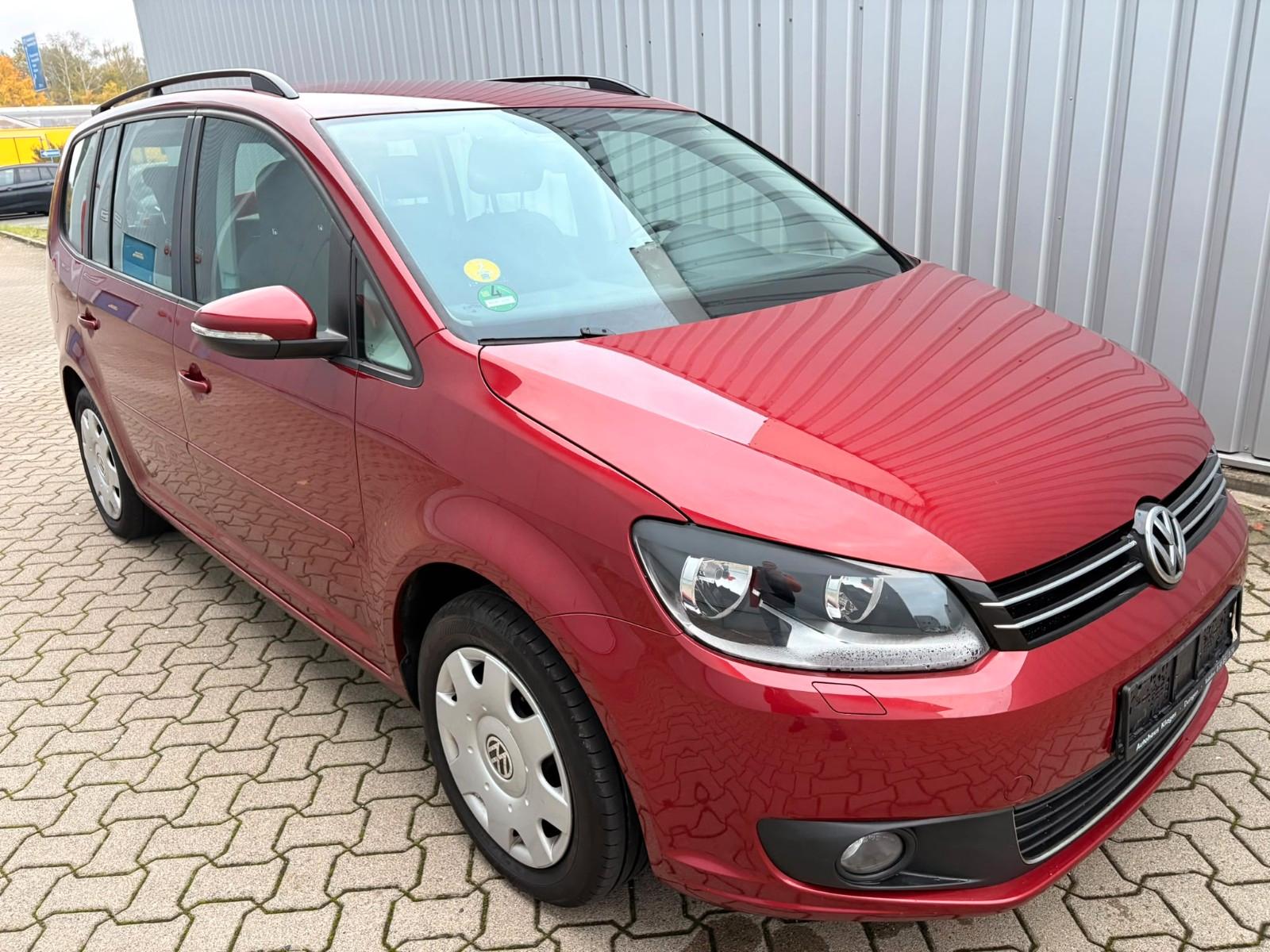 Volkswagen Touran 2014 — interior
