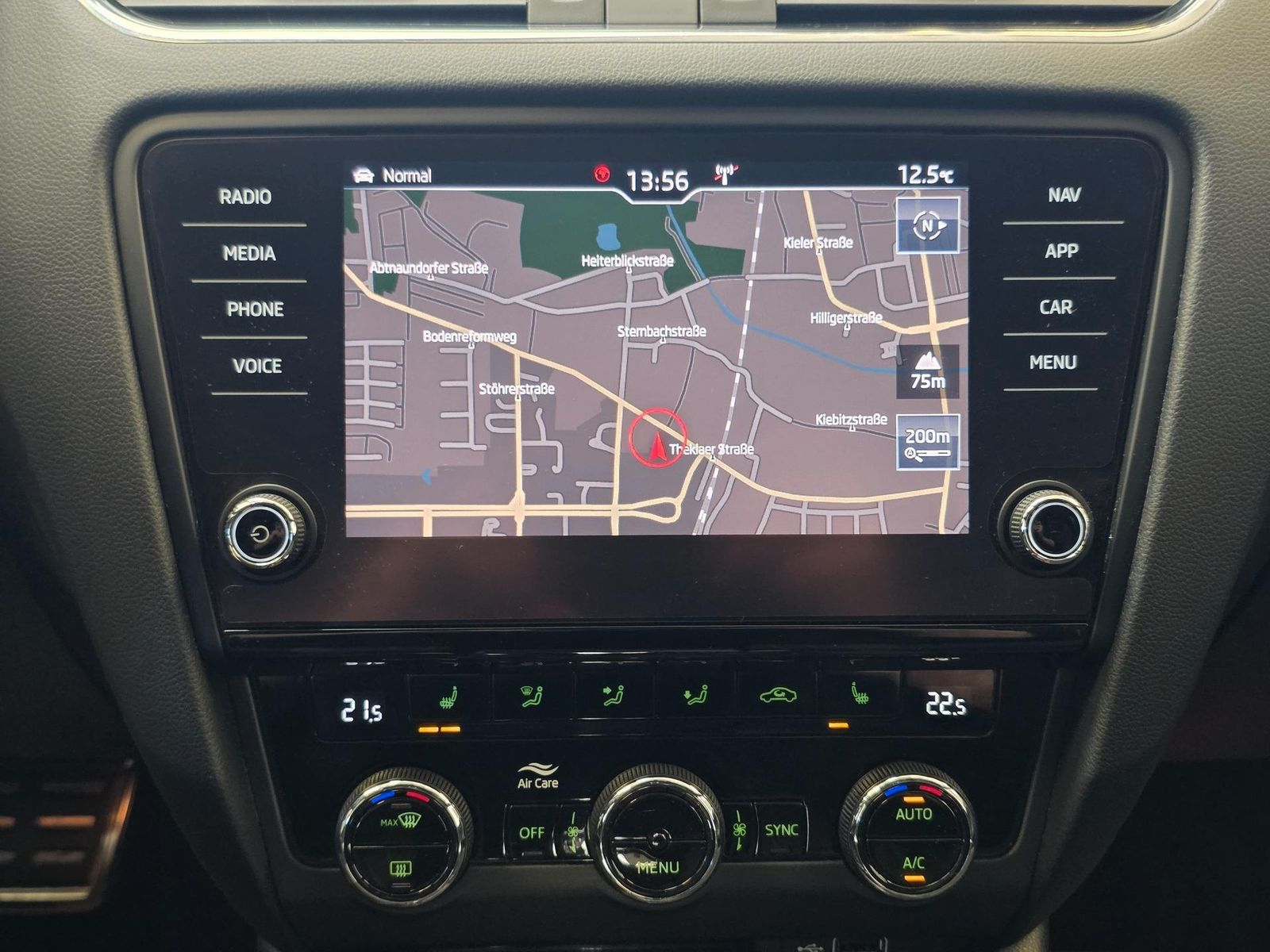 Fahrzeugabbildung SKODA Octavia 2.0 TDI RS 4x4 /1.Hd/LED/Navi/CarPlay