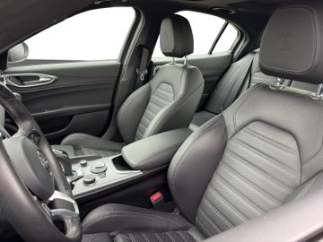 Alfa Romeo Giulia 2.2 JTDM Veloce Q4 Kam.+KeyLess+Pano+SHZ