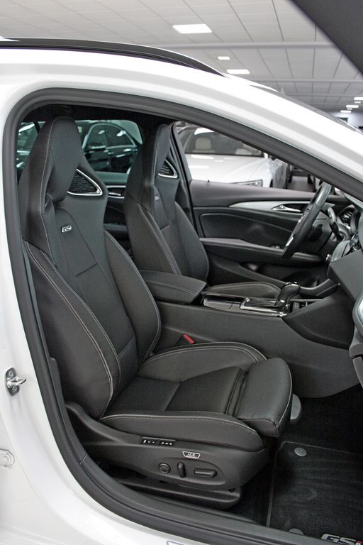 Opel Insignia B Sports Tourer GSi LED 4x4 AHK MASSAGE