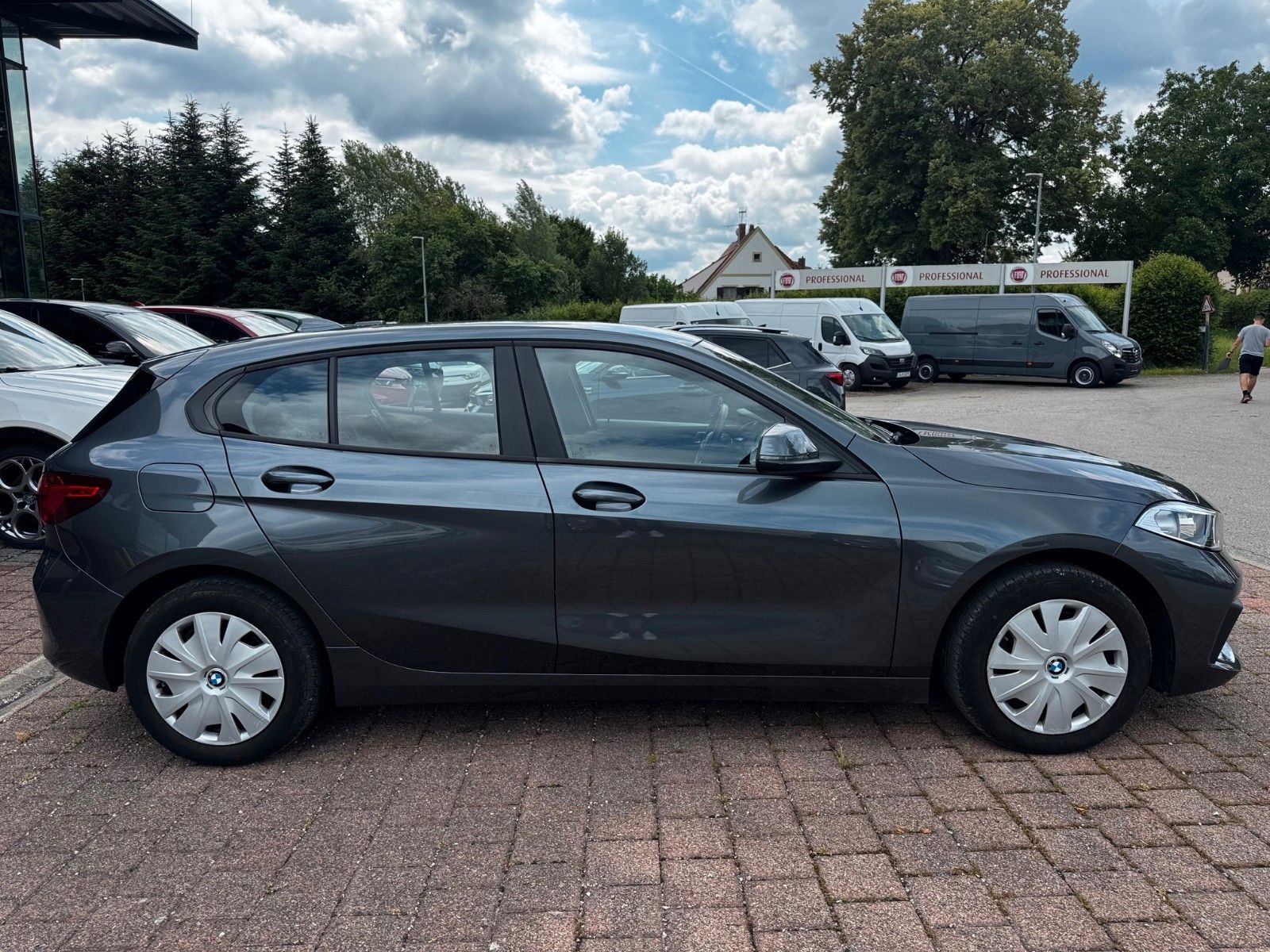 Fahrzeugabbildung BMW 116 Baureihe 1 Lim. 116 i Sitzheizung USB