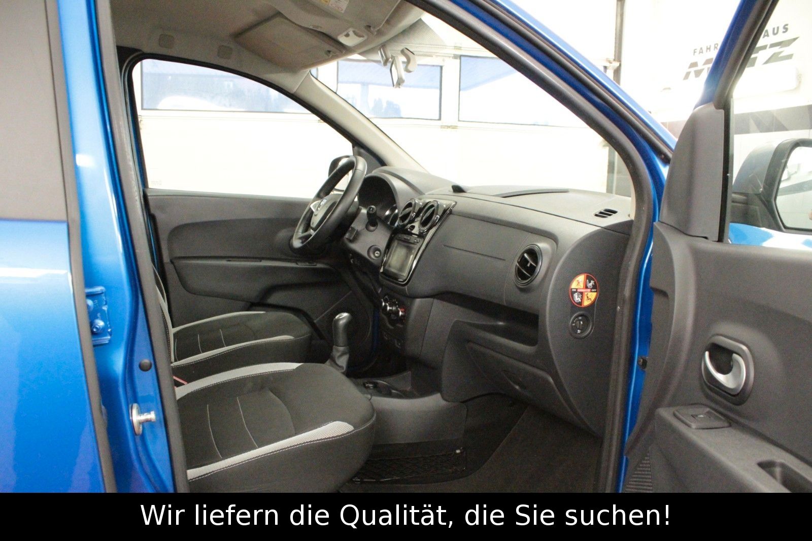 Fahrzeugabbildung Dacia Lodgy SCe 100 Stepway*7-Sitzer*Navi*