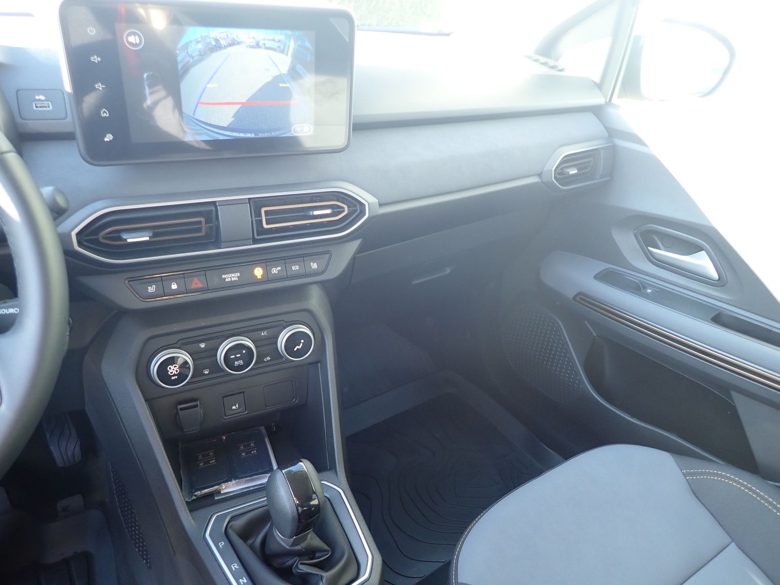 Fahrzeugabbildung Dacia Sandero STEPWAY TCe 90 CVT EXTREME/AUTOMATIK/SHZ