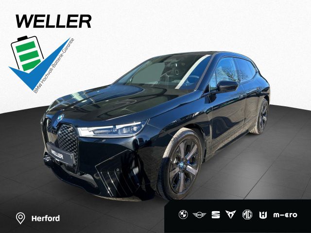 BMW iX xDrive40 Sport AHK Pano DrAssPr PaAssPr