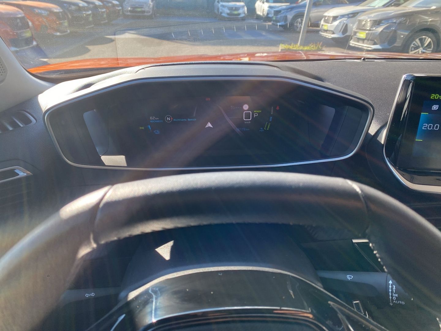 Fahrzeugabbildung Peugeot 2008 e- Allure Pack Elektromotor 136