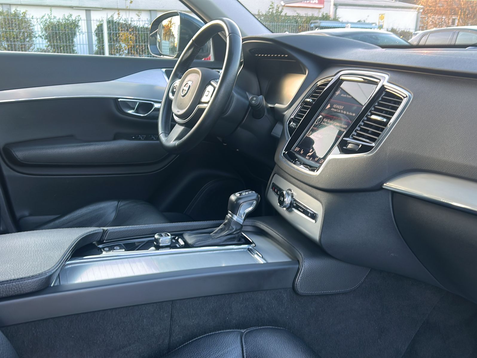 Fahrzeugabbildung Volvo XC90 Momentum AWD