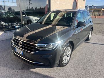 Volkswagen Tiguan - 1