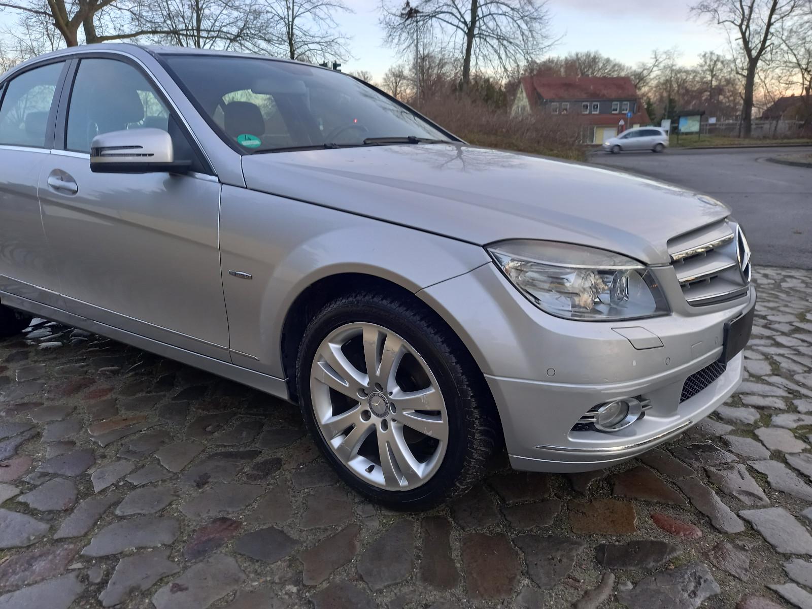 Mercedes-Benz C 180 blue Efficency Automatic, vom Rentner