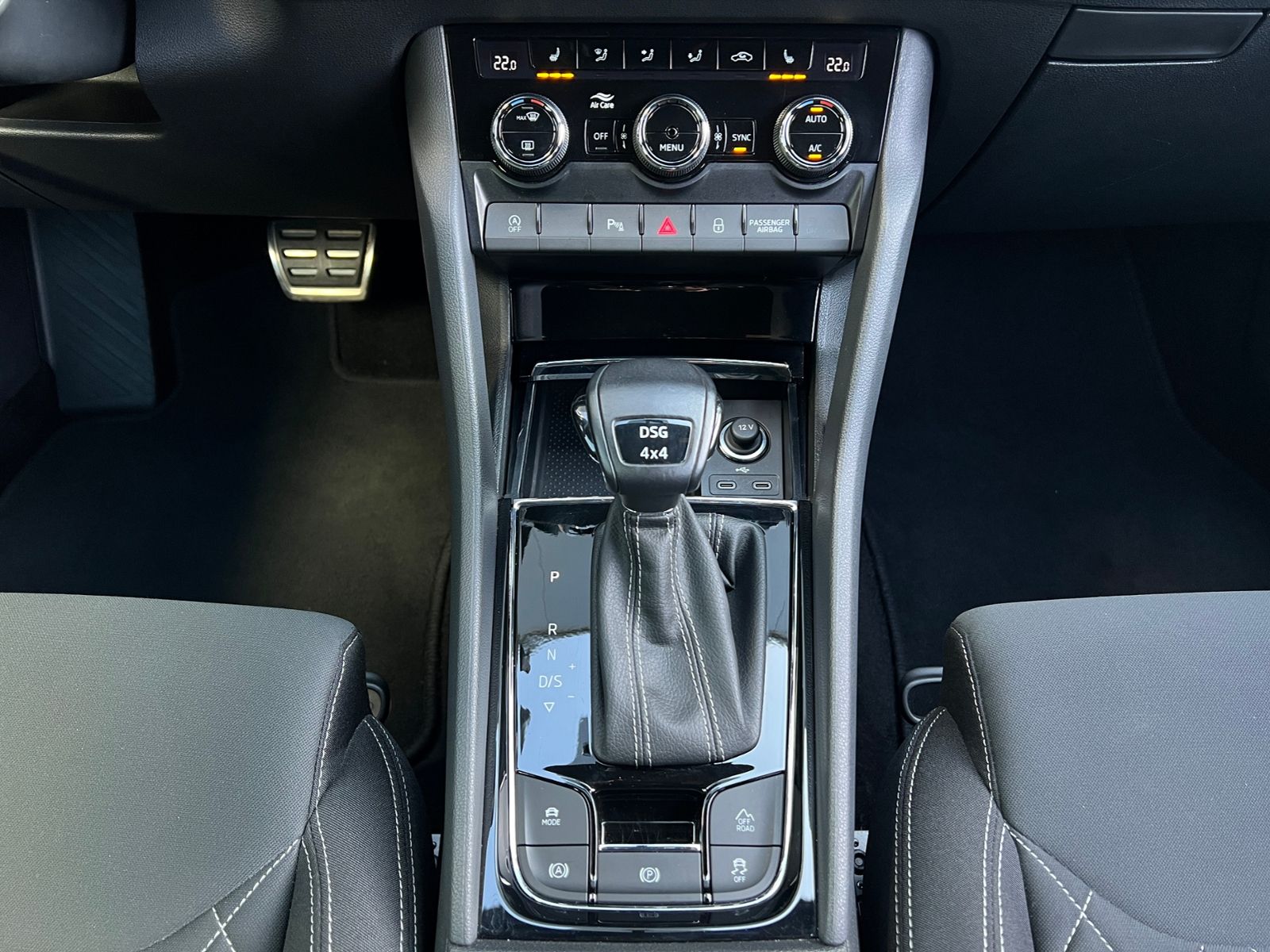 Fahrzeugabbildung SKODA Karoq Sportline 2.0 TSI DSG 4x4*AHK,elekt.Heckkl