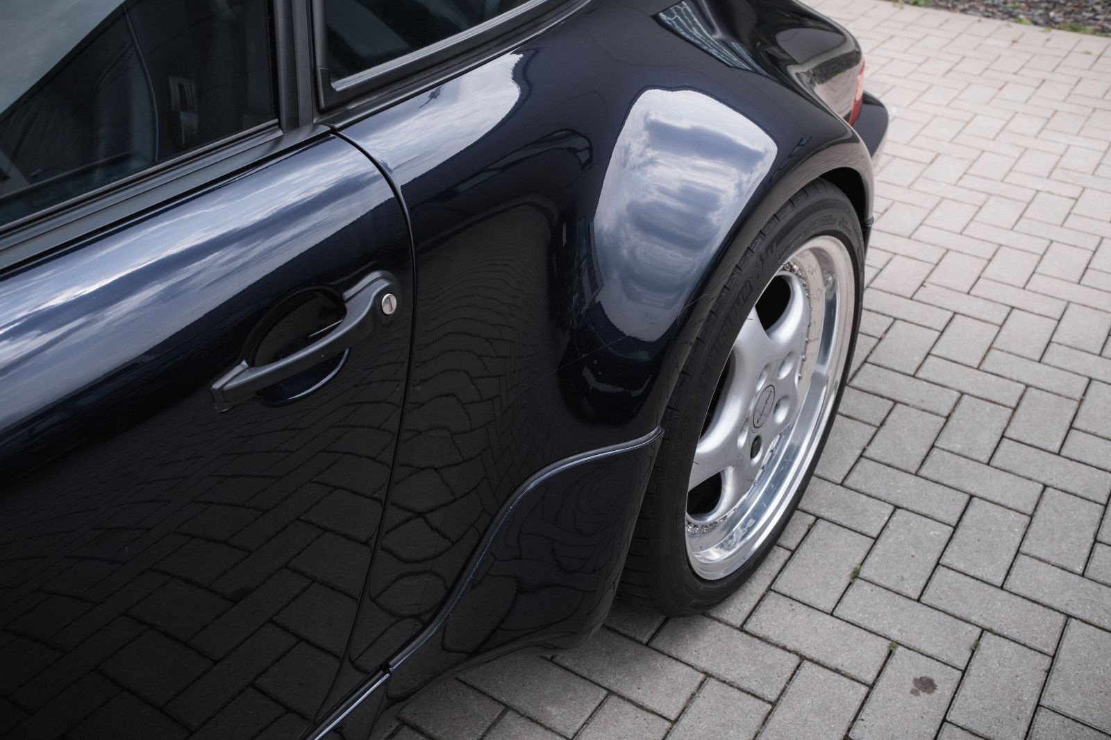 Fahrzeugabbildung Porsche 964 Turbo 3.6 - 2. Hd. - 78TKM - TRAUMAUTO!!!