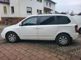 Kia KIA Carnival in einem guten Zustand - Kia Carnival: Automatik