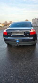 Audi A4 2.0 FSI - - Audi A4 aus 2002: 2.0