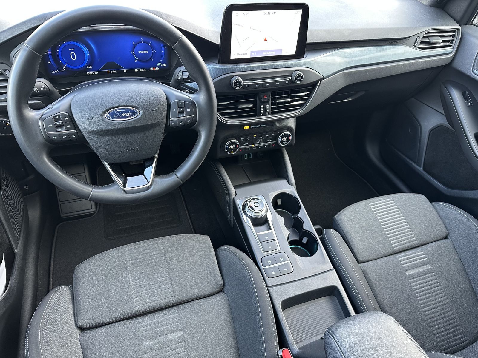 Fahrzeugabbildung Ford Focus 1.5 EB Aut. ACTIVE X NAV+LED+PANO+KAM+VC