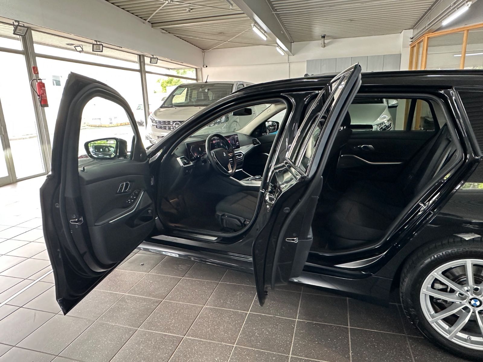 BMW 318 d Touring DA+DIS+PARK ASSISTANT+LED+HaKardon foto 7