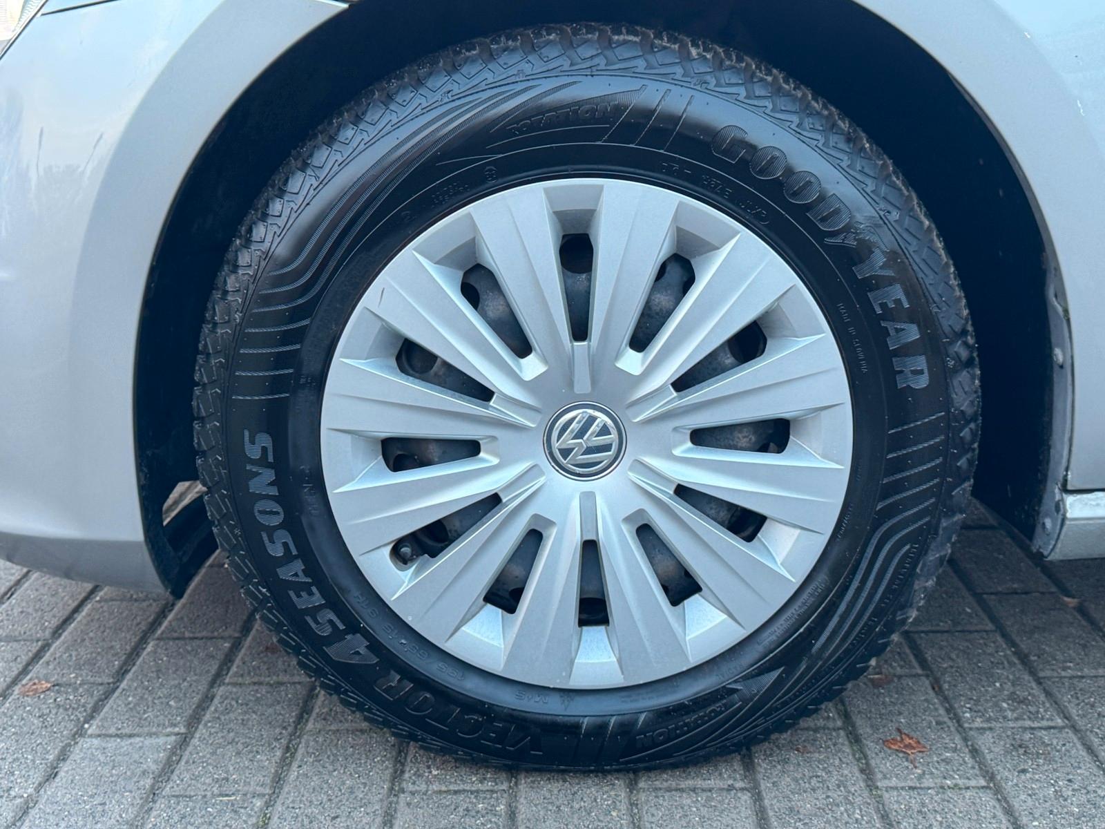 Volkswagen Golf VII 1.6 TDI Lim EU5*Klima*LED*TÜV NEU*