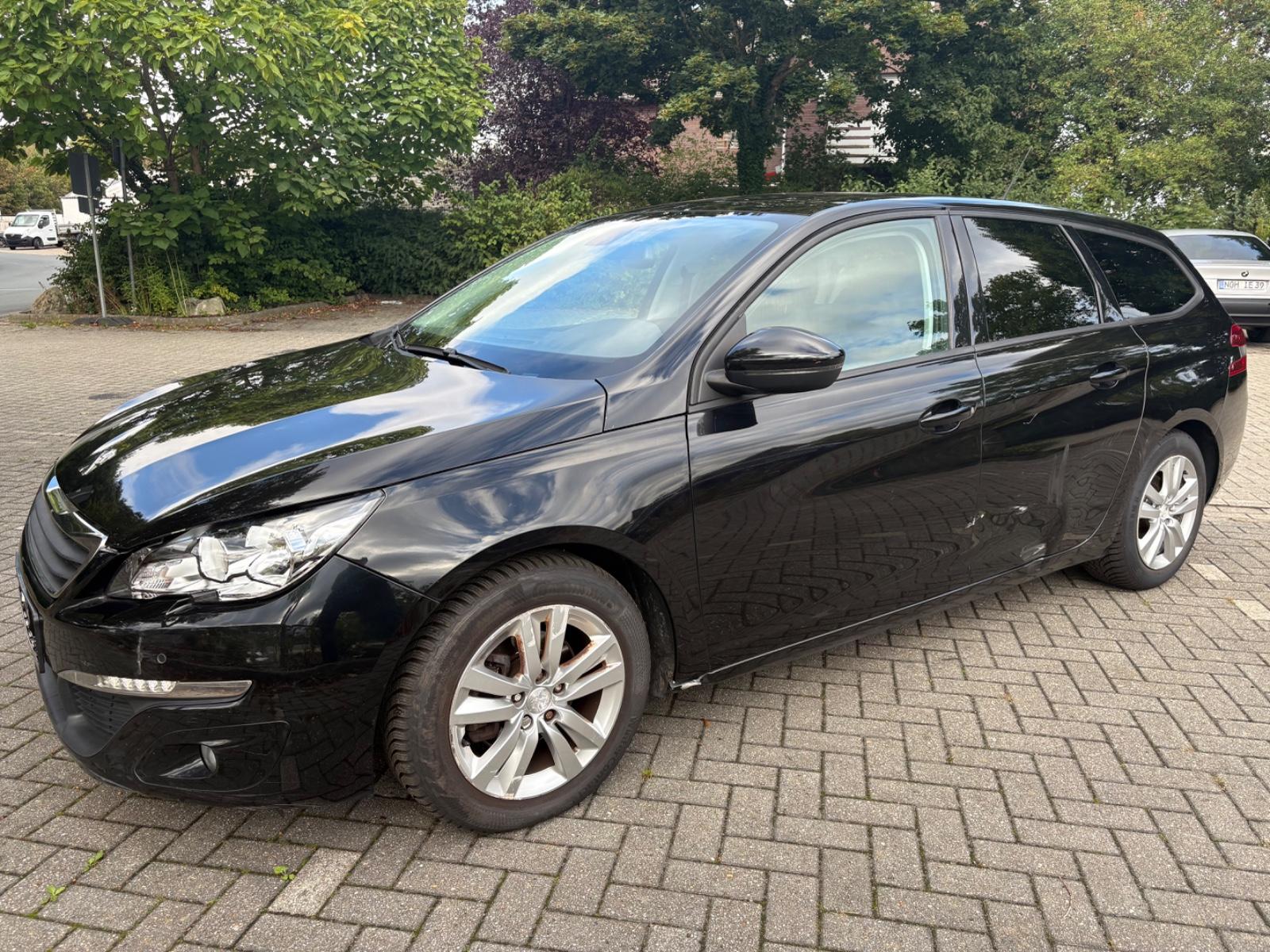 Peugeot 308 2015 — rear view