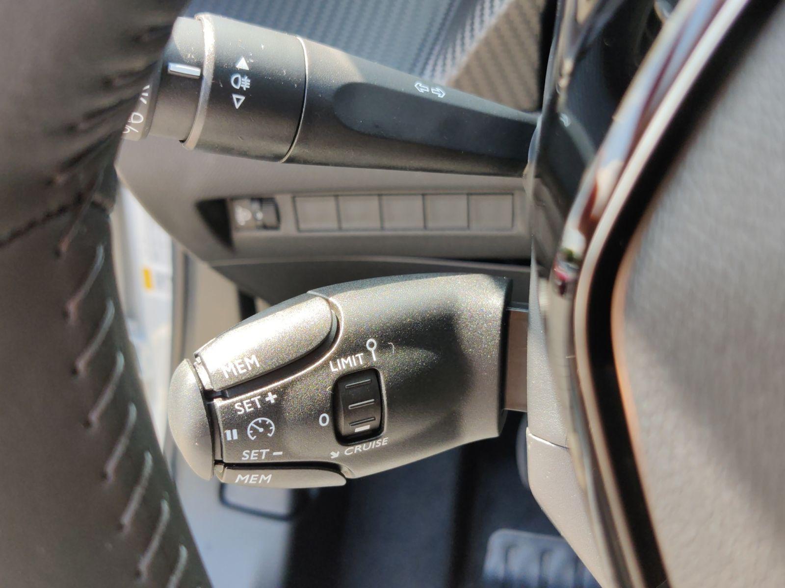 Peugeot 2008 Style 100 Deutsches Auto Navi Kamera 180° P