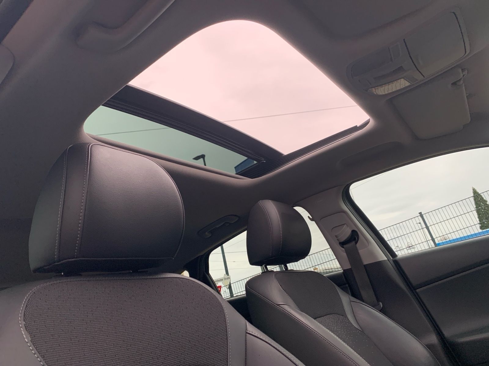 Fahrzeugabbildung Hyundai i30 Fastback 1.4 T-GDI Premium Navi Pan.Dach