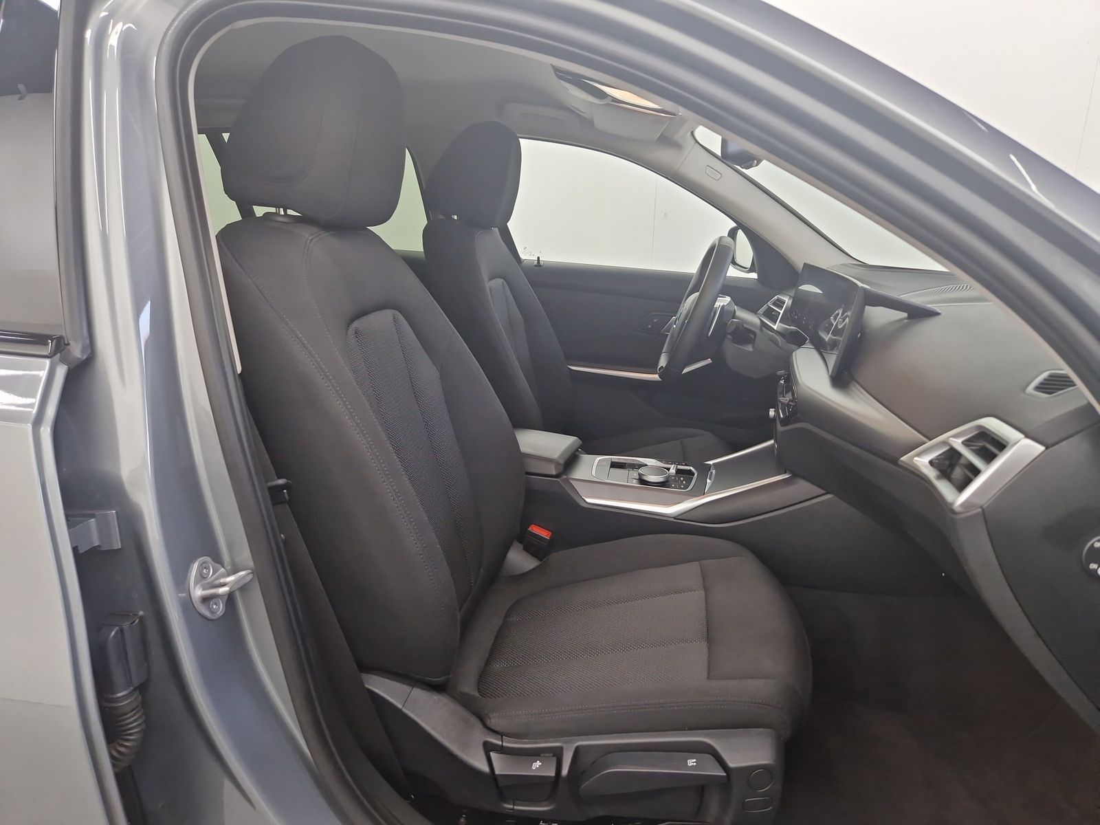 BMW 318 i Touring Navi LED SHZ Allwetter – Bild 12