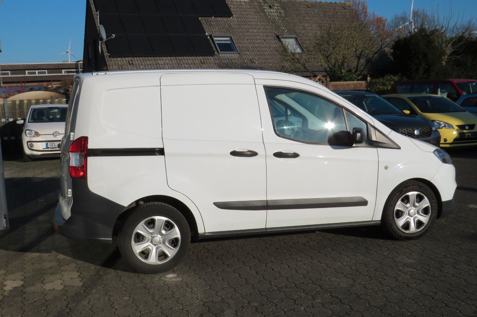 Fahrzeugabbildung Ford Transit Courier KASTEN KLIMA FLÜGEL 1.HD