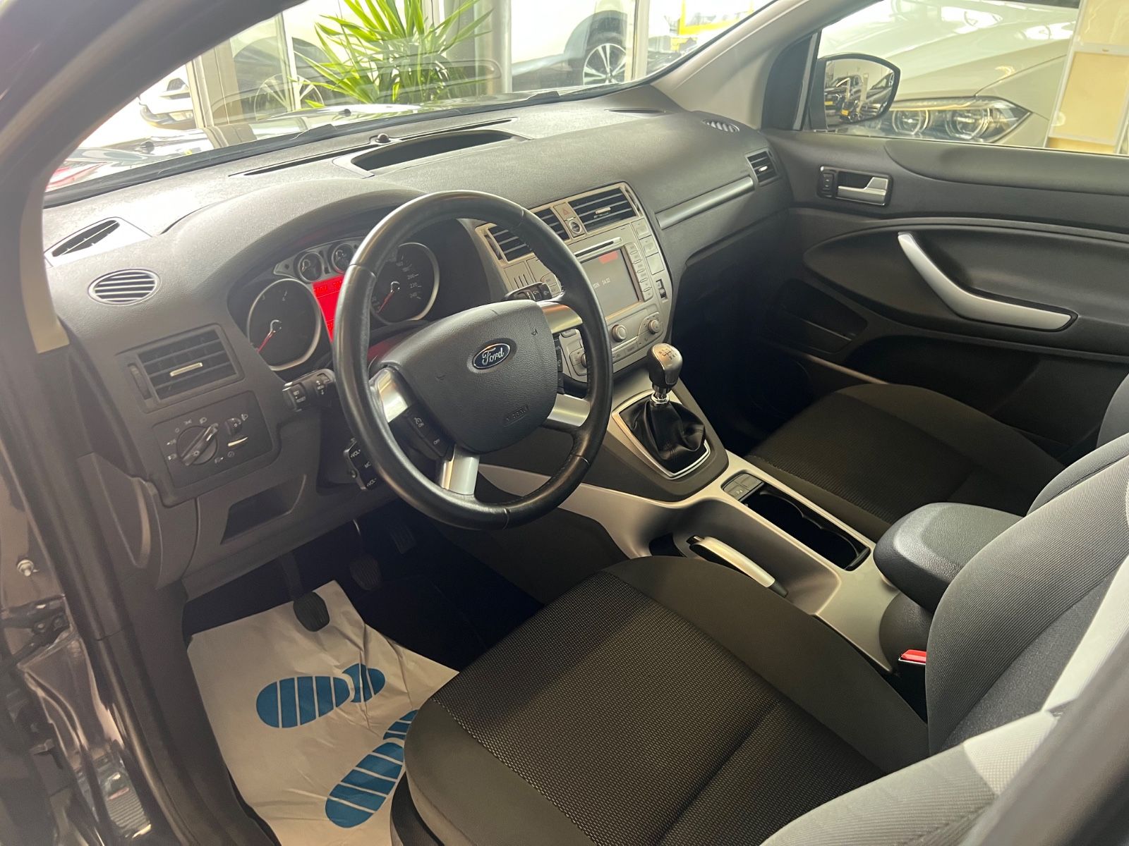 Fahrzeugabbildung Ford Kuga Champions 4x4 Edition *PANO*NAVI*