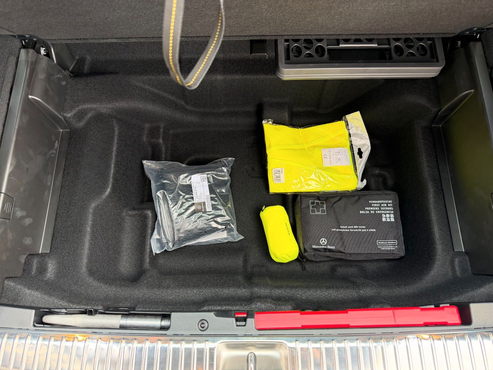 Fahrzeugabbildung Mercedes-Benz E 200d T Avantgarde+Pano+Distr+AHK+360