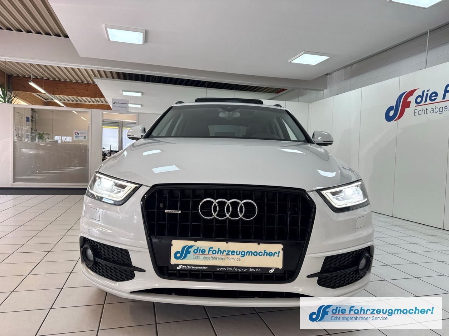 Fahrzeugabbildung Audi Q3 2.0 TDI quattro S line Sportpaket AD El. Pano