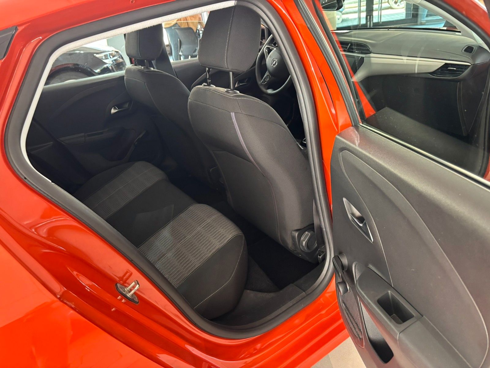 Fahrzeugabbildung Opel Corsa-e F EDITION 7KW NAVI/VIRT/SHZ/DAB/WÄRMEP.