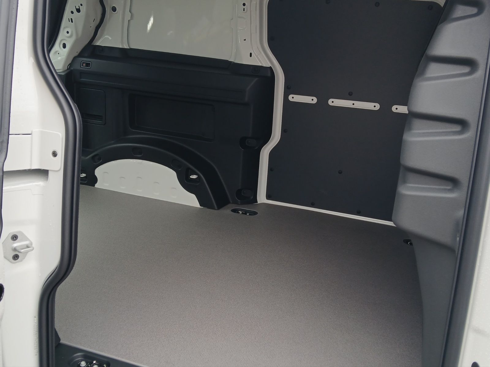 Fahrzeugabbildung Volkswagen ID.Buzz Cargo 210 kW AHK IQ.LIGHT KLIMA RFK SITZ