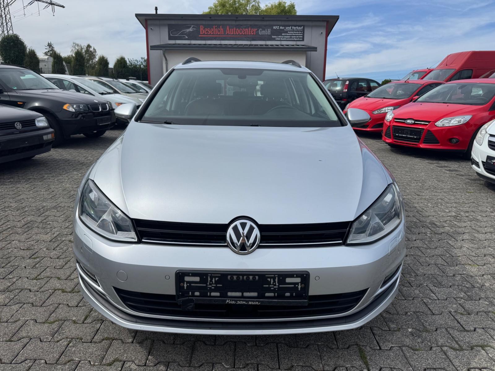 Volkswagen Golf 2015 — салон